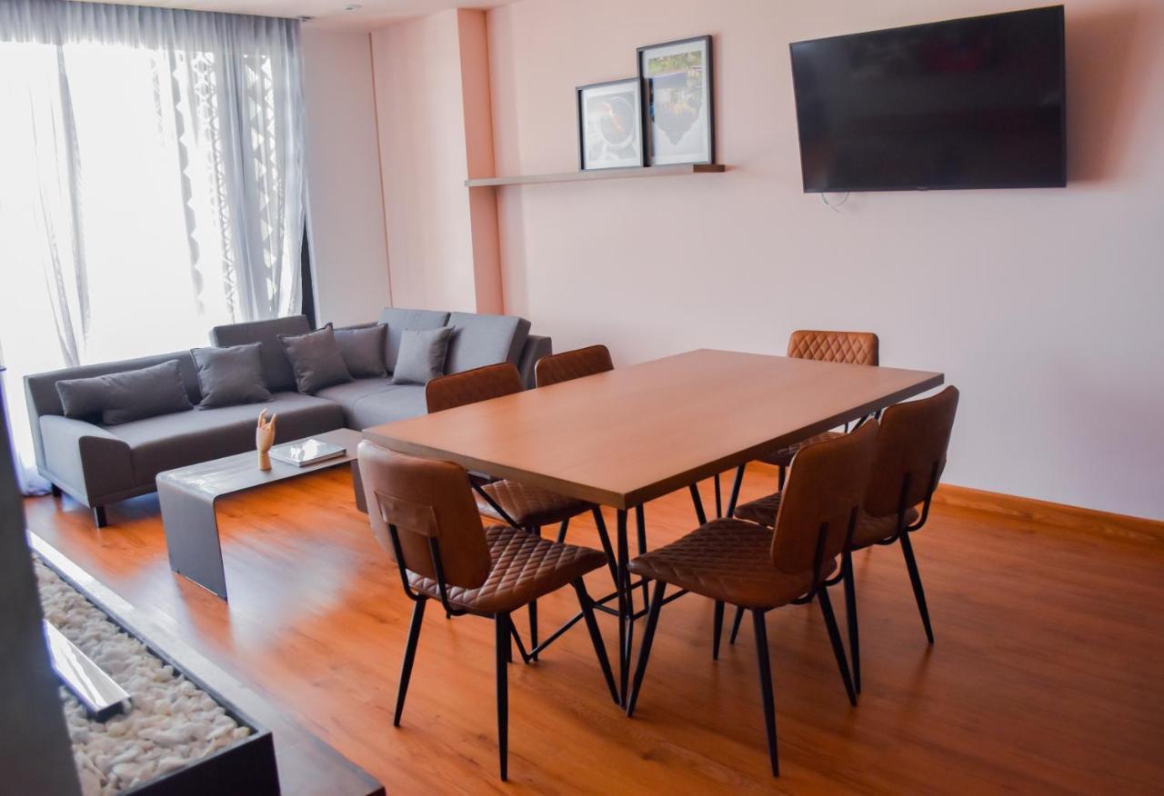 Hotel V1501 باستو المظهر الخارجي الصورة A living room in a typical apartment