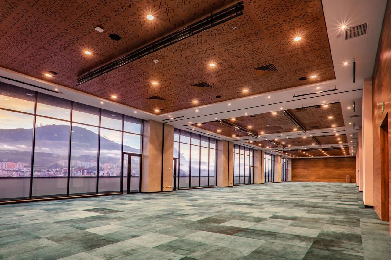 Hotel V1501 باستو المظهر الخارجي الصورة The interior of the convention centre