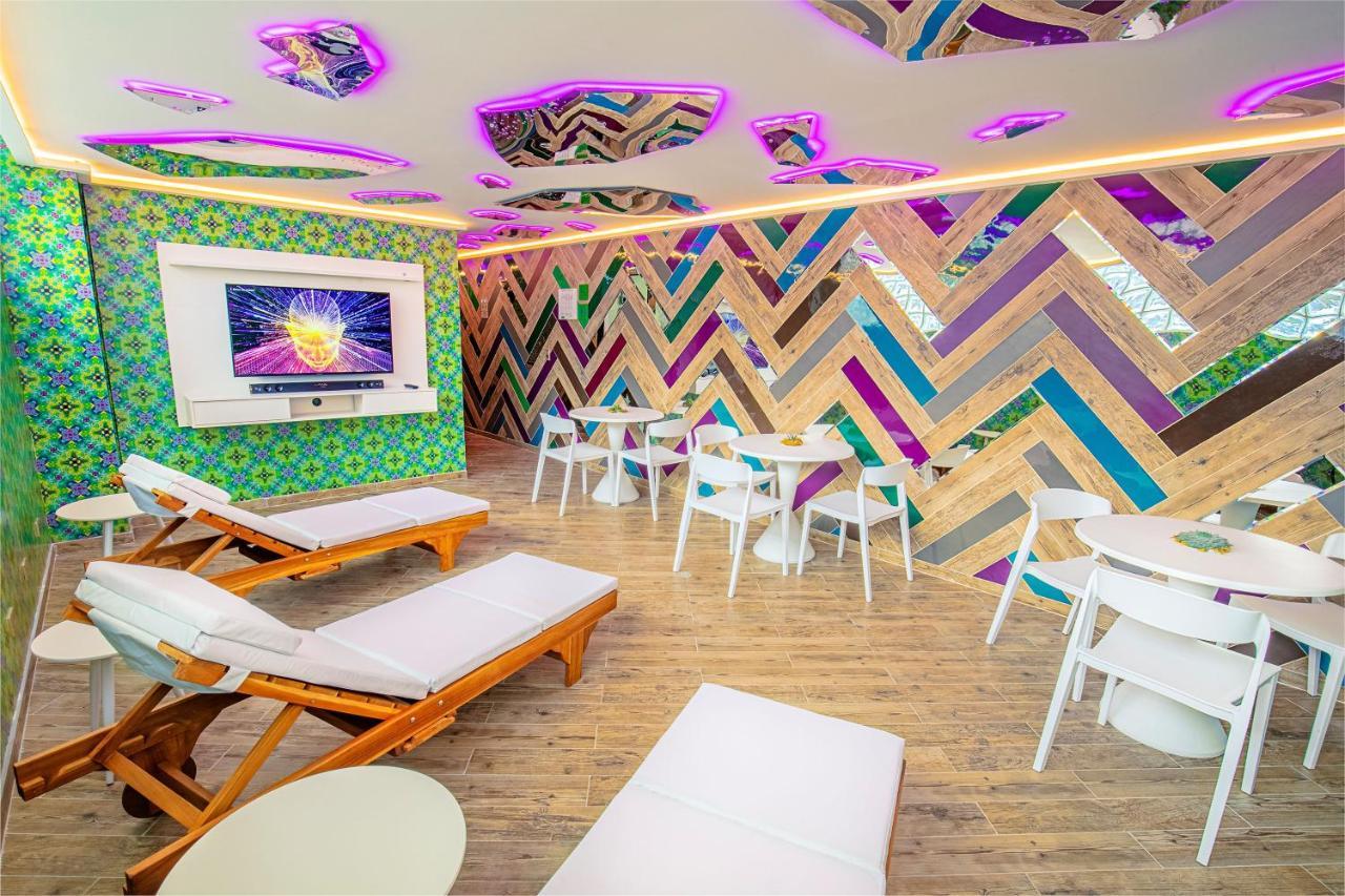 Hotel V1501 باستو المظهر الخارجي الصورة The interior of the 2018 lounge