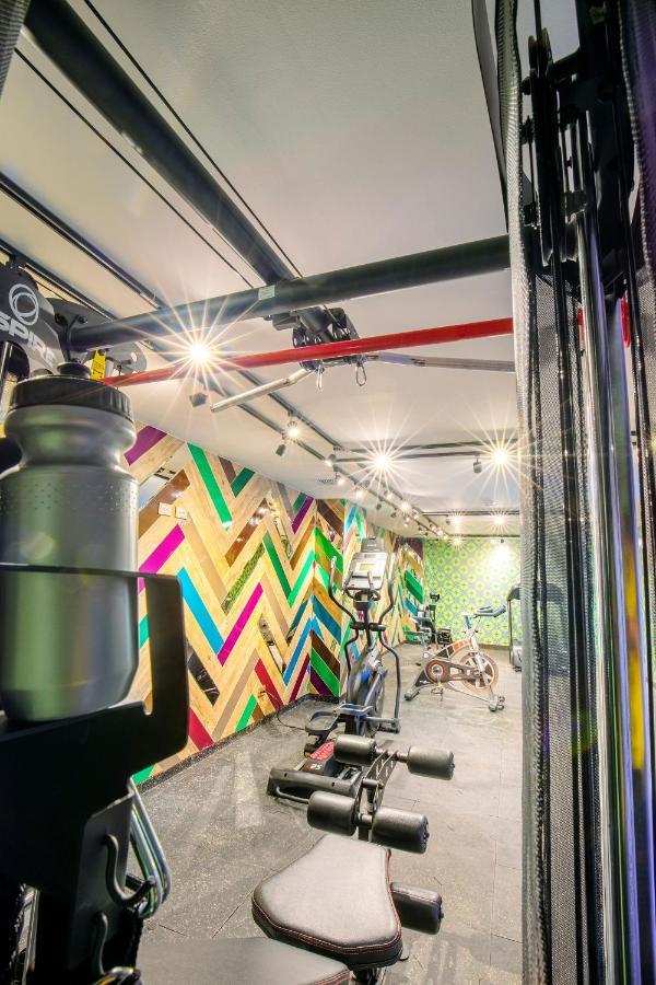 Hotel V1501 باستو المظهر الخارجي الصورة The interior of a Virgin Active gym