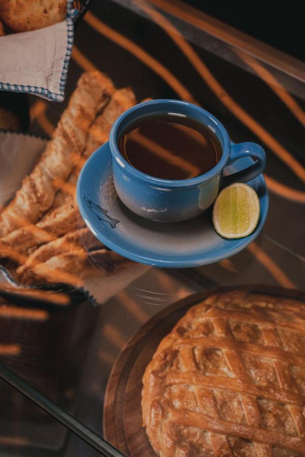 Hotel V1501 باستو المظهر الخارجي الصورة A cup of coffee with a slice of lime
