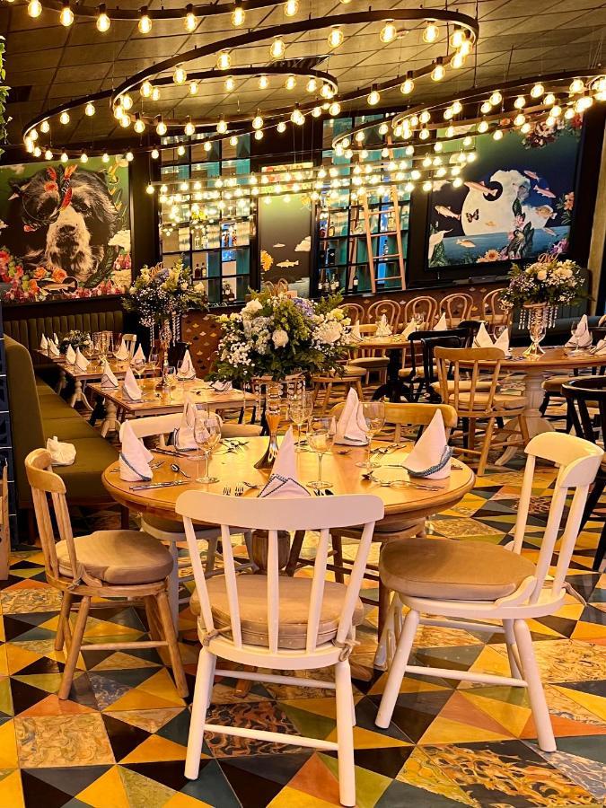 Hotel V1501 باستو المظهر الخارجي الصورة Restaurant interior